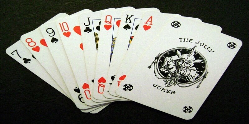 Game bài joker được dùng với bộ bài Tây 52 lá cùng 2 lá joker 