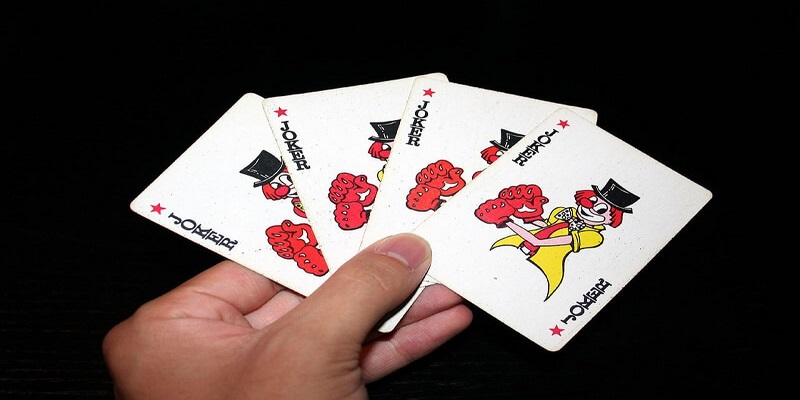 Trong cách chơi bài joker, mỗi thành viên sẽ được chia 13 lá bài